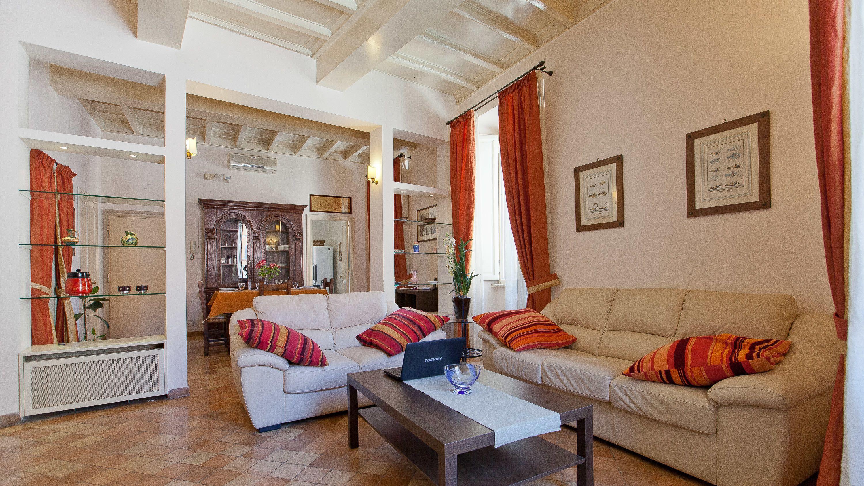 Rental In Rome Trevi Fouintain View Apartment — Photos 1